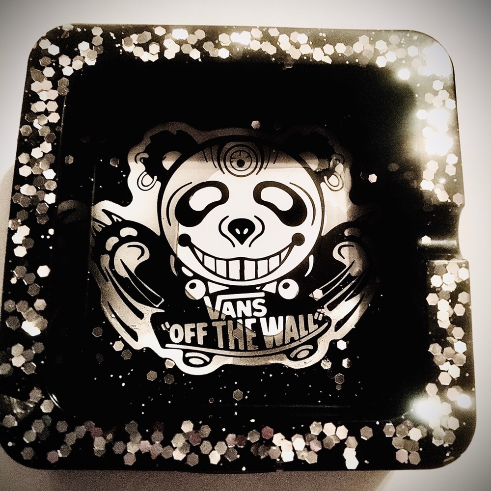 Ashtray - Picture 3 of 4